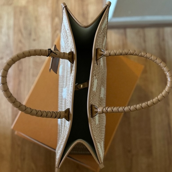 Burberry Large Freya Tote - Picture 9 of 9